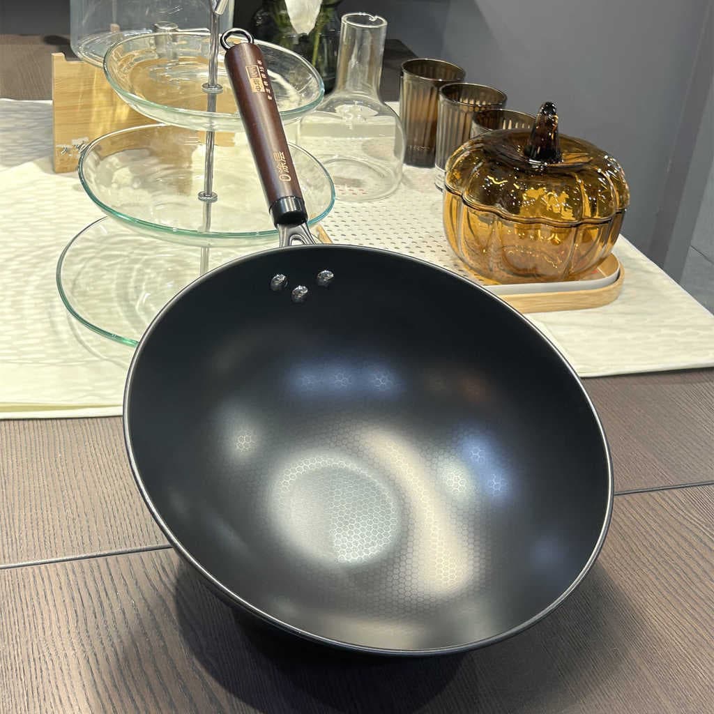 Panela de ferro ultraleve Zhongkang especial para idosos 0 revestimento de ferro fino wok nitreto wok Anti-ferrugem 32CM