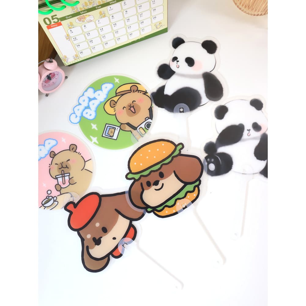 Pequeno ventilador portátil de plástico com manivela manual bonito dos desenhos animados Panda Kapibara Dachshund verão