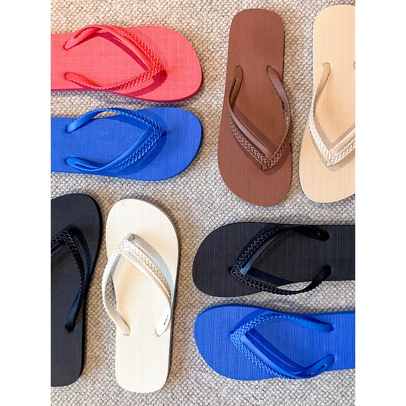 Moda leve à beira-mar Flip-Flops feminino 2026 novo estilo resistente ao desgaste praia pode usar fora sandálias antider