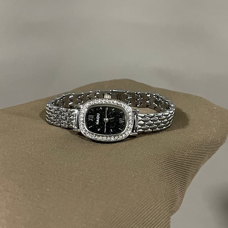 relogio feminino relogio feminino pequeno 2026 novo estilo Oval pequeno mostrador relógio feminino moda nicho luz luxo c