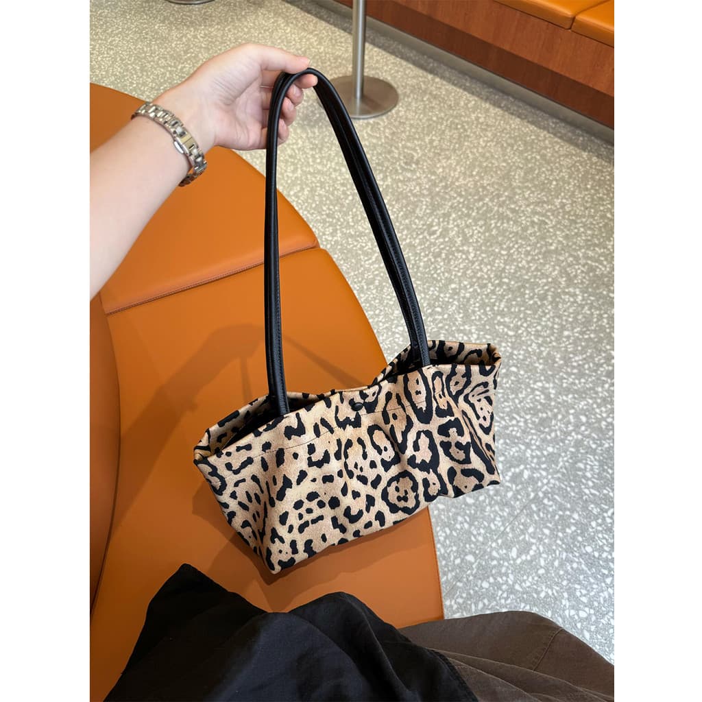 Hu enorme bonito estilo coreano leopardo impressão axilas Tote feminino 2026 verão grande capacidade Casual Retro moda b