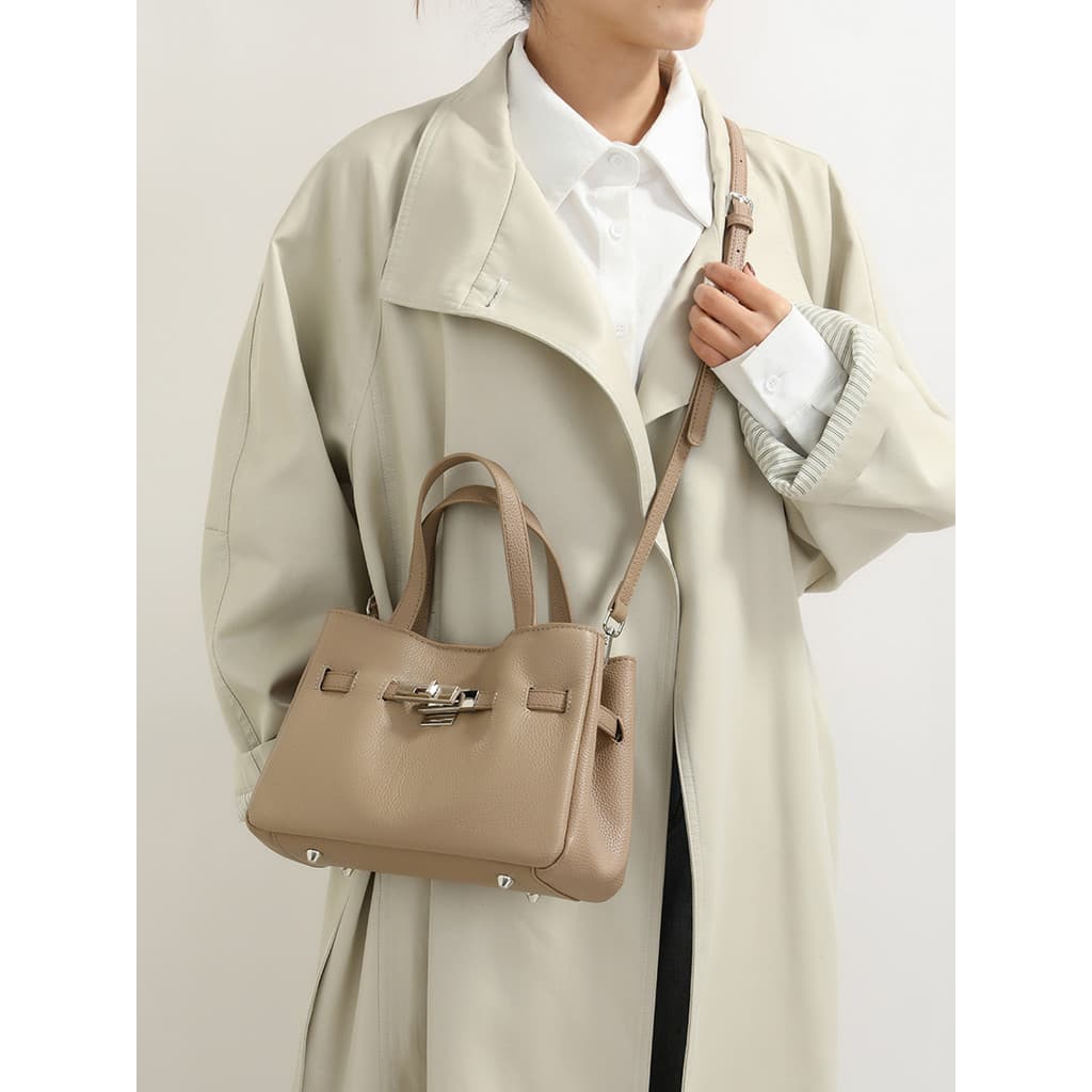 Versão coreana moda nicho lichia padrão portátil platina saco 2026 novo estilo grande capacidade Casual Commuter ombro s