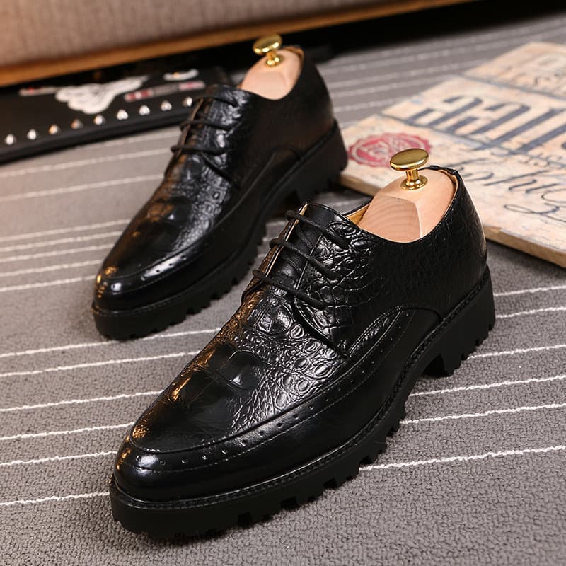 Homens respirável novo estilo na moda aumentando sapatos casuais homens britânicos negócios sapatos formais
