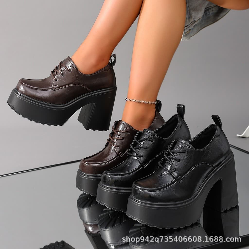 Sapatos Mary Jane de salto alto, estilo punk, cor sólida, nova moda, versáteis e elegantes, tamanho grande 2026.