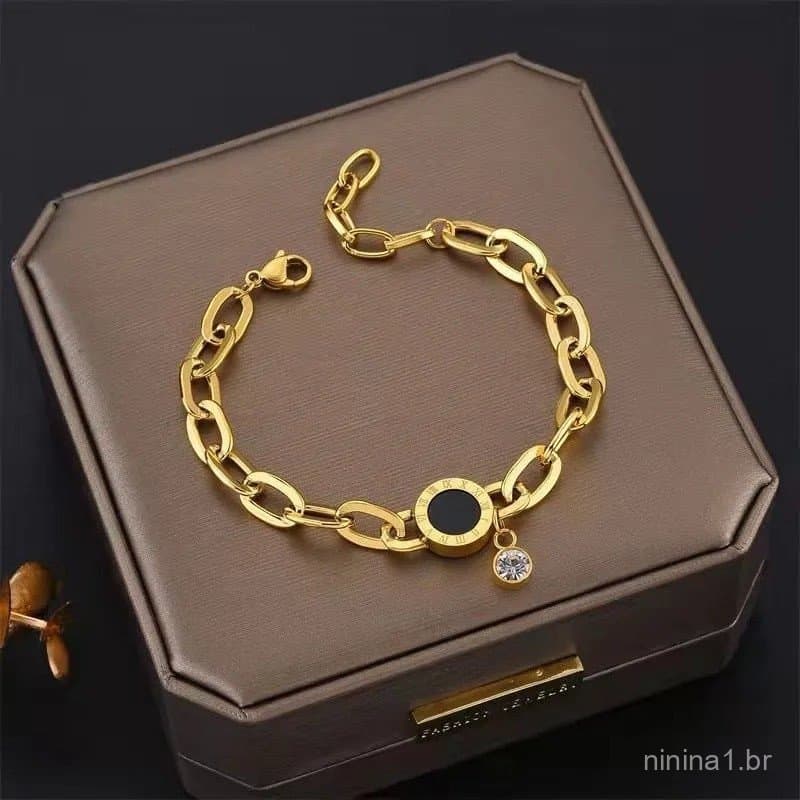 Pulseira de diamante com algarismo romano dourado em aço titânio 18K elegante e de alta qualidade
