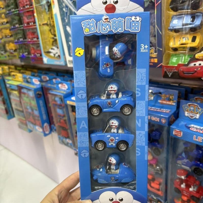 Doraemon Alloy Model Car Hello Doraemon 3 anos de idade Metal Sports Car Bus School Bus