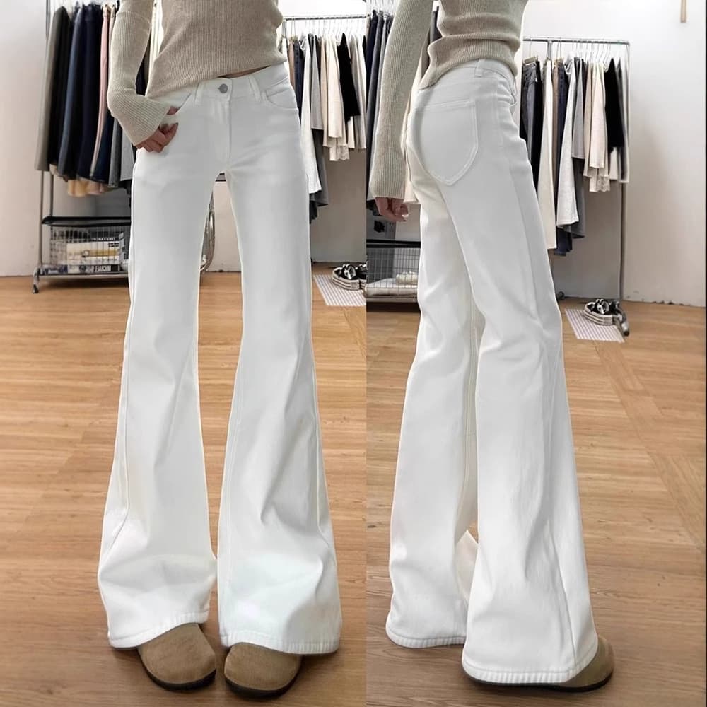 Calças jeans brancas à boca de sino para mulheres, novo modelo plus size, calças de cintura alta, soltas, de corte reto