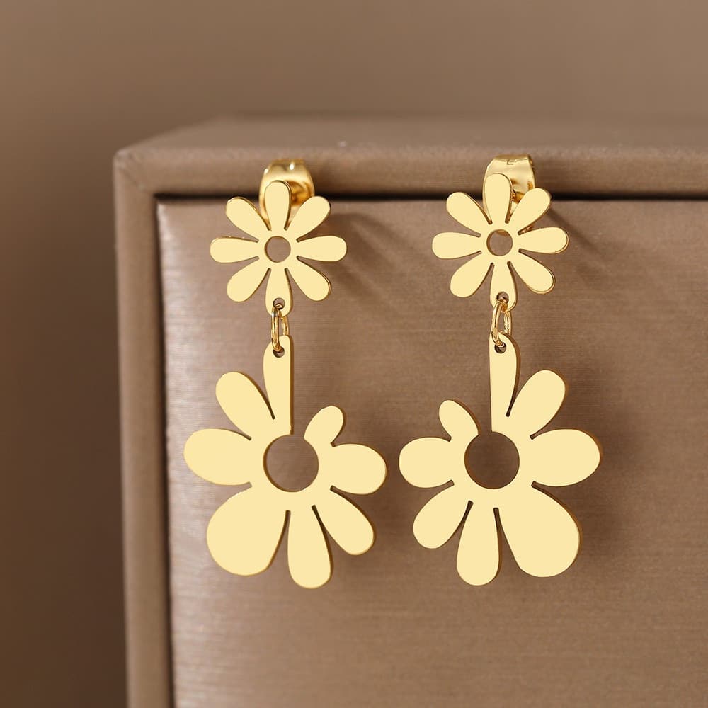 Brincos De Aço Inoxidável Doce Bonito Dos Desenhos Animados Flores Meninas Pingentes Encantos Moda Para As Mulheres Jóia