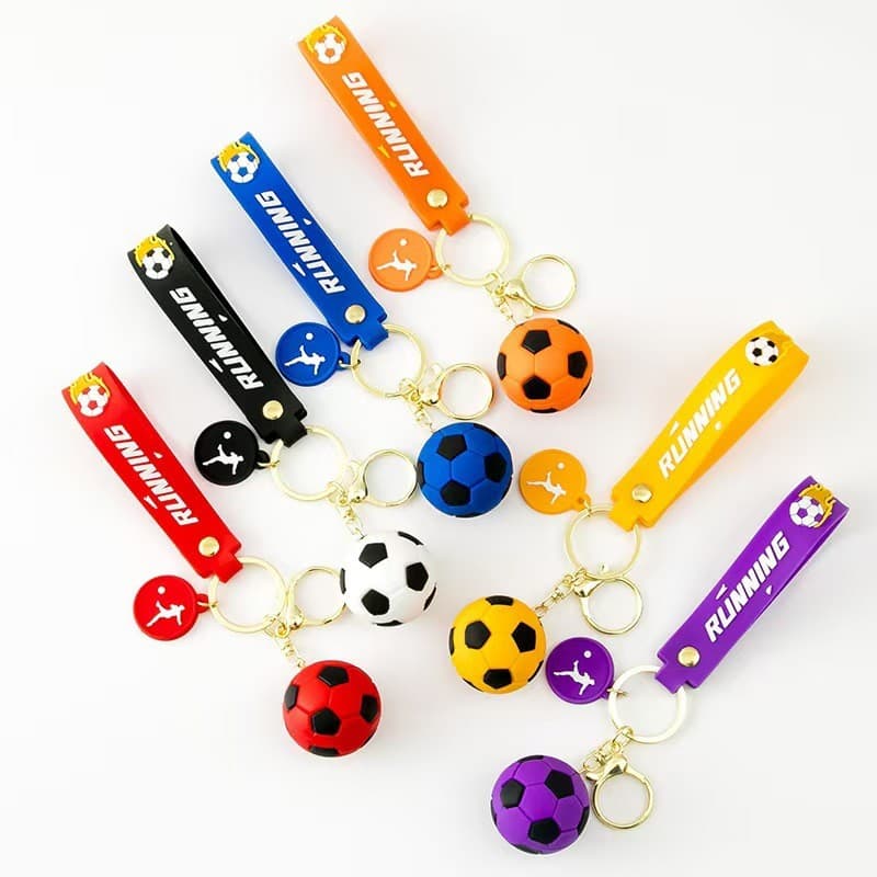 Criativo futebol chaveiro pingente Silicone Mini pingente carro mochila casal presente chaveiro atacado