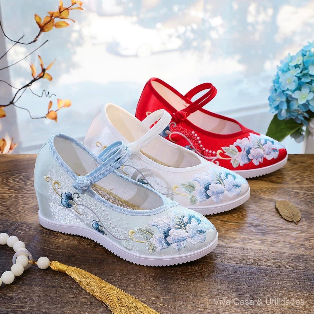⭐ Novo Modelo Lingyue de Sapatos Femininos de Tecido Estilo Pequim Antigo com Bico Redondo e Aumento de Altura, Combinad