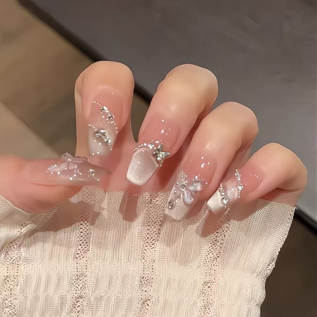 Feito à mão usando unhas branqueamento manicure comprimento médio High-End sentimento clareamento manicure remendo