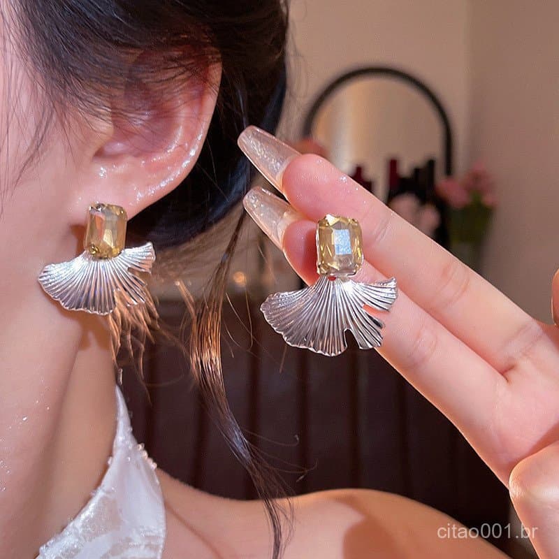 [Estoque pronto] Francês Retro elegante strass Ginkgo folha brincos simples All-Match High-End elegante elegante brincos