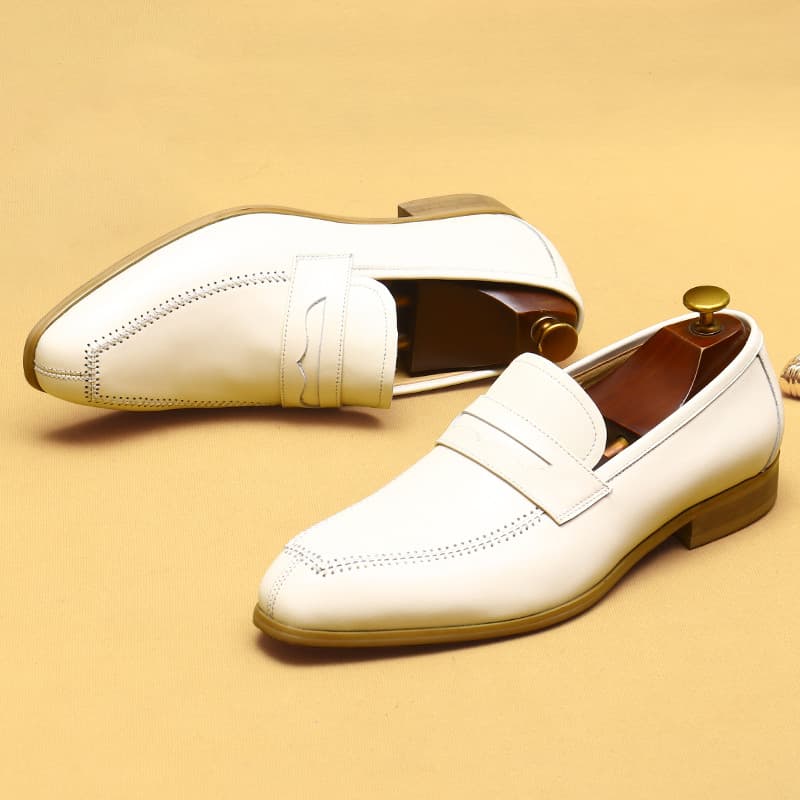 Mocassins masculinos de couro genuíno 2026 novo estilo masculino sapatos preguiçosos de um Pedal branco deslizamento em