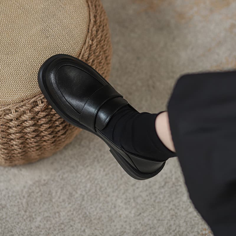 Mocassins de couro macio feminino 2023 outono inverno novo estilo All-Match sapatos planos de um Pedal preto estilo brit