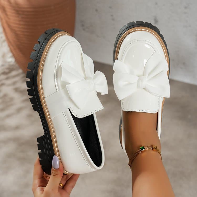Mocassins femininos de couro envernizado branco, sapatos de plataforma com dedos grossos, mocassins de estilo Formal com