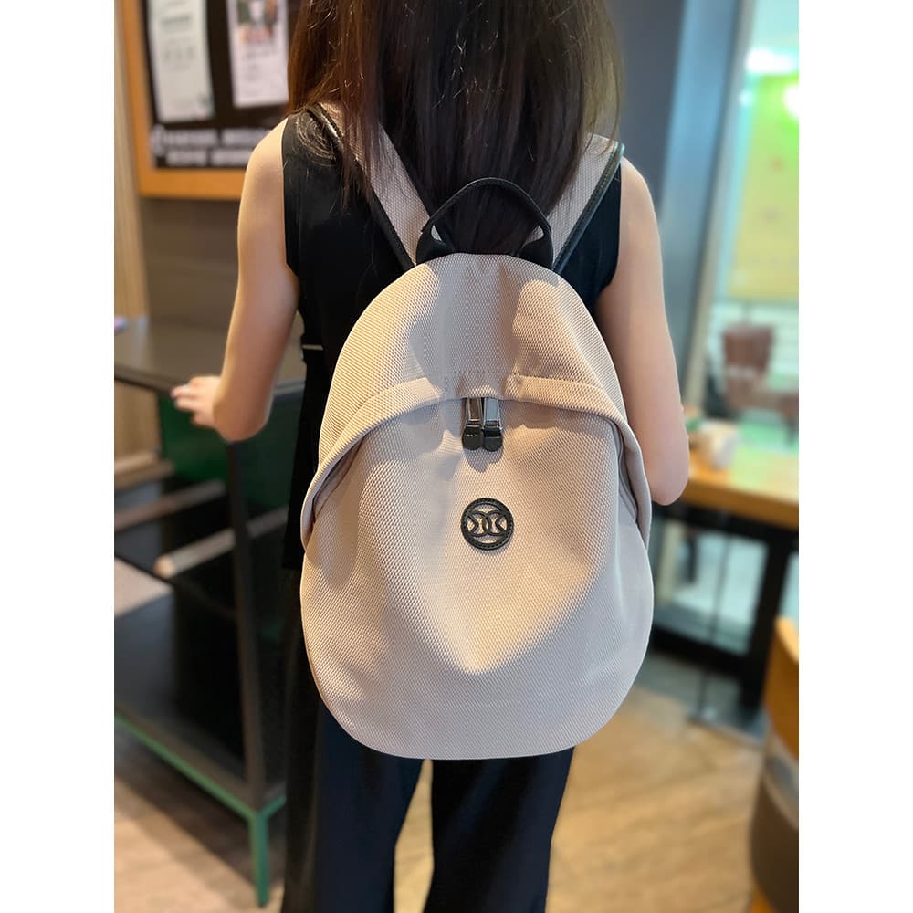 Mochila leve de grande capacidade feminina 2025 novo estilo moda High-End nicho Commuter lona mochila Casual bolsa escol