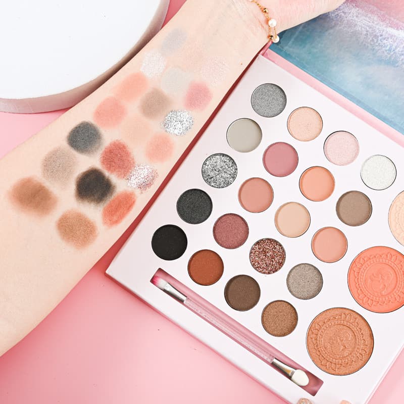 Paleta de sombras de 23 cores Beach Love, paleta tudo-em-um com blush e sombra em acabamento perolado e fosco.