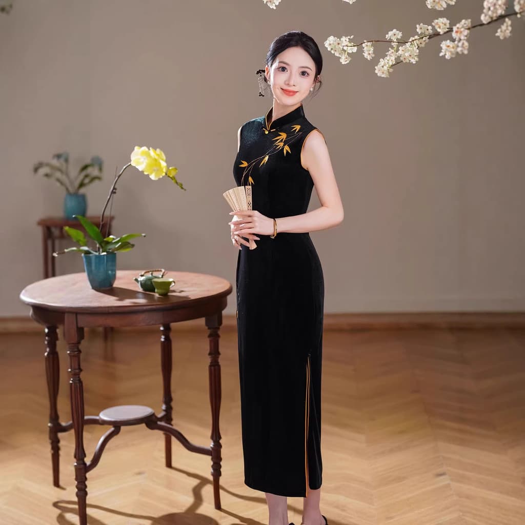 Preto Cheongsam 2025 novo estilo jovem high-end fino ajuste melhorado novo estilo chinês high-end passarela estilo longo