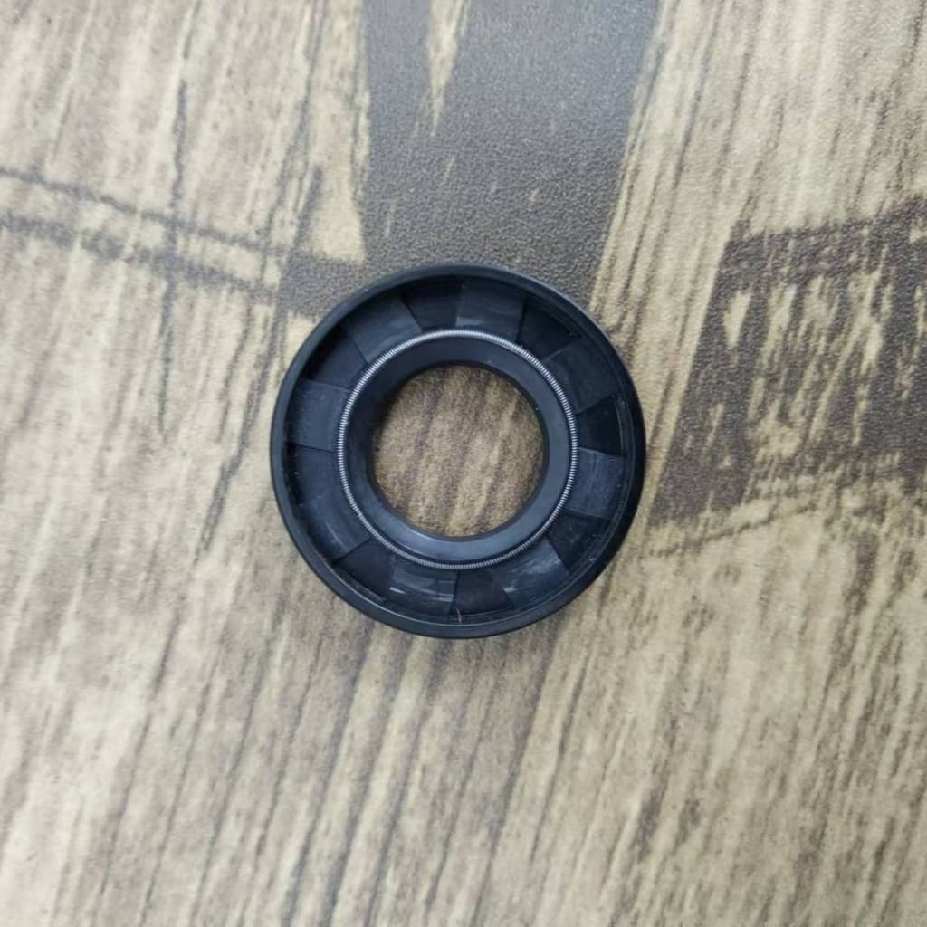 Adequado para motocicleta King GS125 GN125 EN125 diamante leopardo roda de corrente de motocicleta vedação de óleo eixo