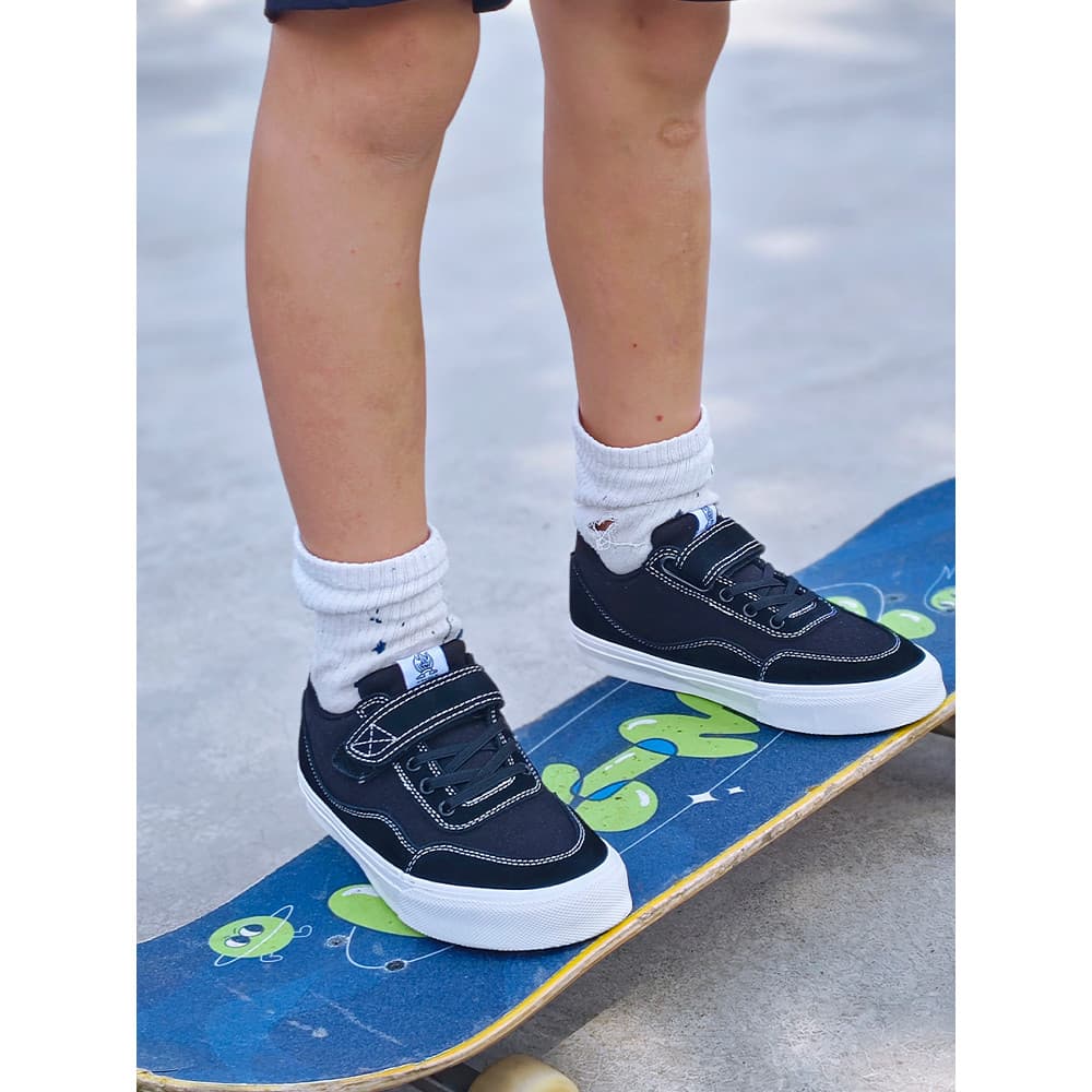 Jiluke novo estilo onda de vento preto sapatos de skate das mulheres dos homens crianças sapatos esportivos treinamento