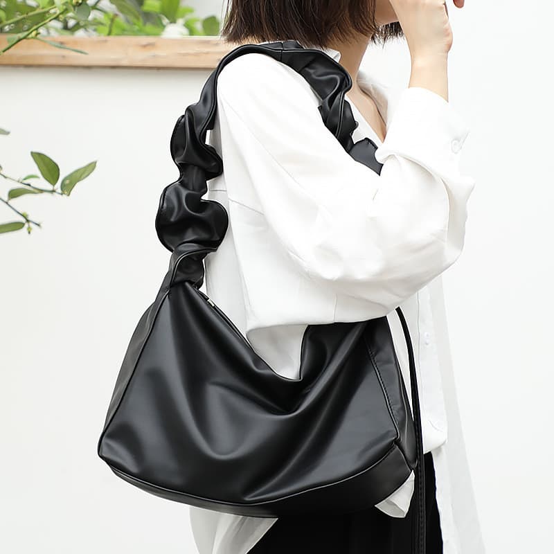 Versão coreana influenciador plissado bolsa simples Retro cor sólida axila ordem bolsa de ombro Casual moda couro macio