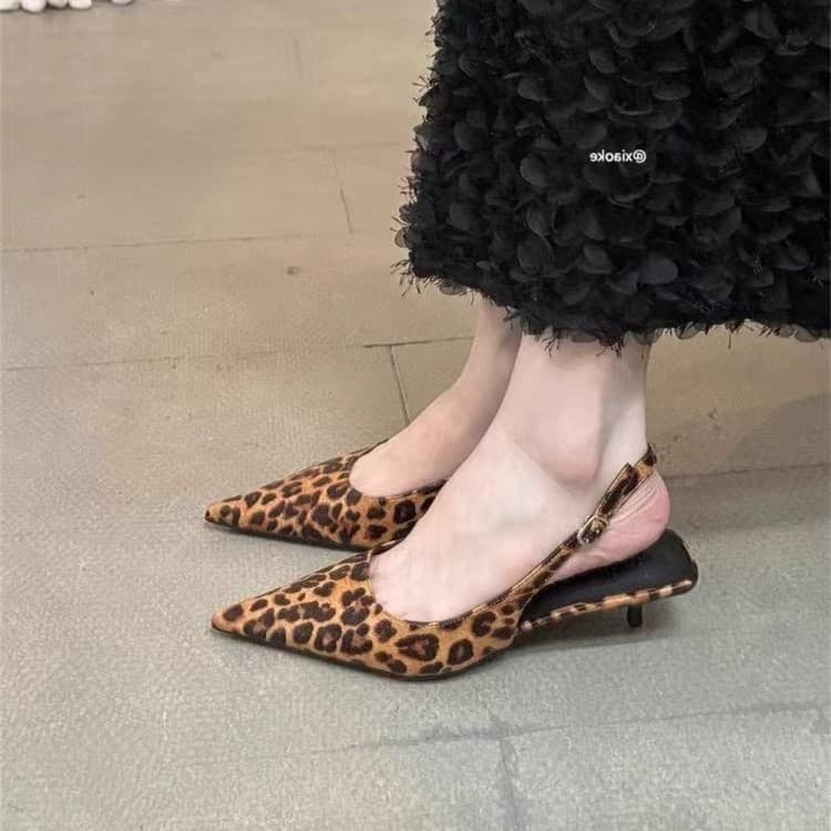 Francês All-Match moda Toe-coberto sandálias femininas primavera verão 2026 novo estilo Stiletto salto médio volta vazio