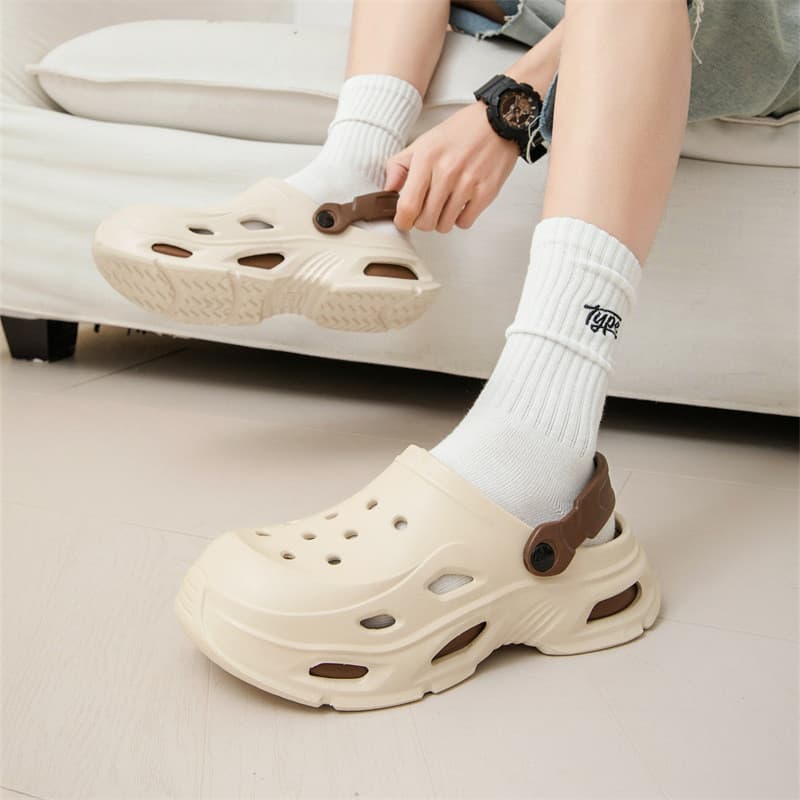 Sapatos masculinos de sola grossa com buraco, verão 2026, novo estilo, moda, pisando na merda, sandálias de praia, antid
