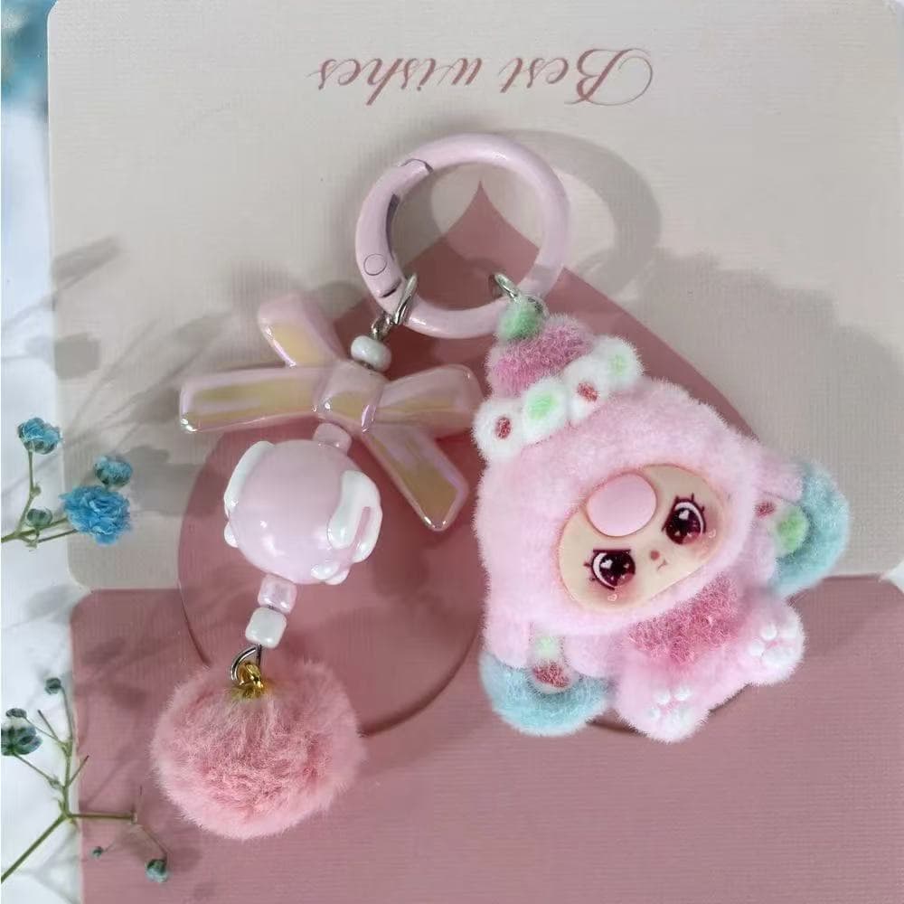 Mochila com pingente fofo para crianças de três anos, acessório de boneca de desenho animado para meninas, chaveiro de e