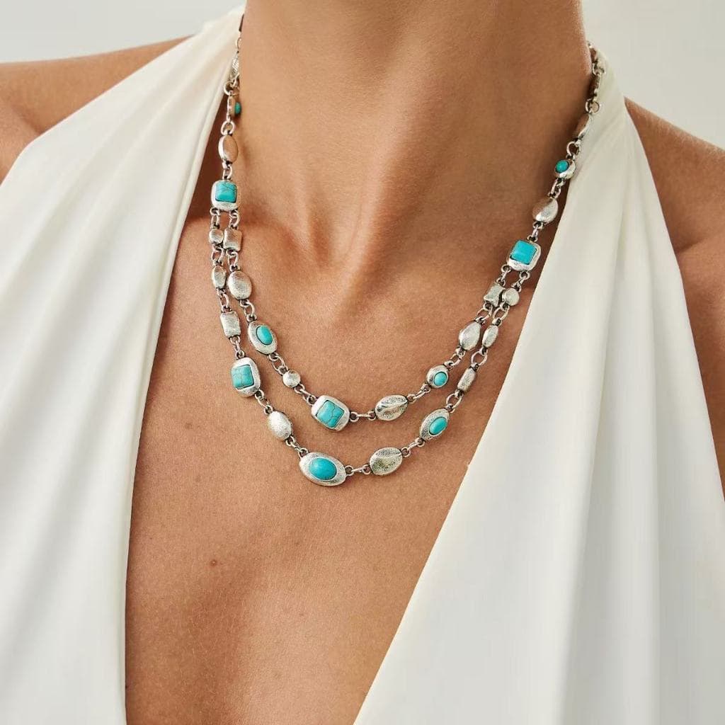 Conjunto de colar e pulseira coloridos com strass: uma escolha elegante para o dia a dia e também para presentear.