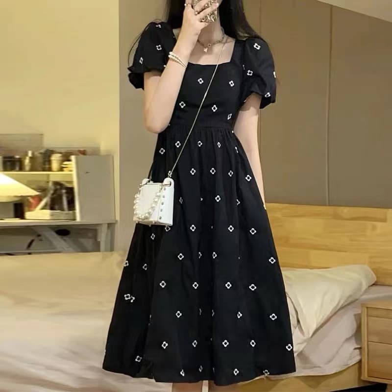 2025 novo estilo francês doce pescoço quadrado preto vestido Floral feminino verão cintura estreita mais magro olhar ves
