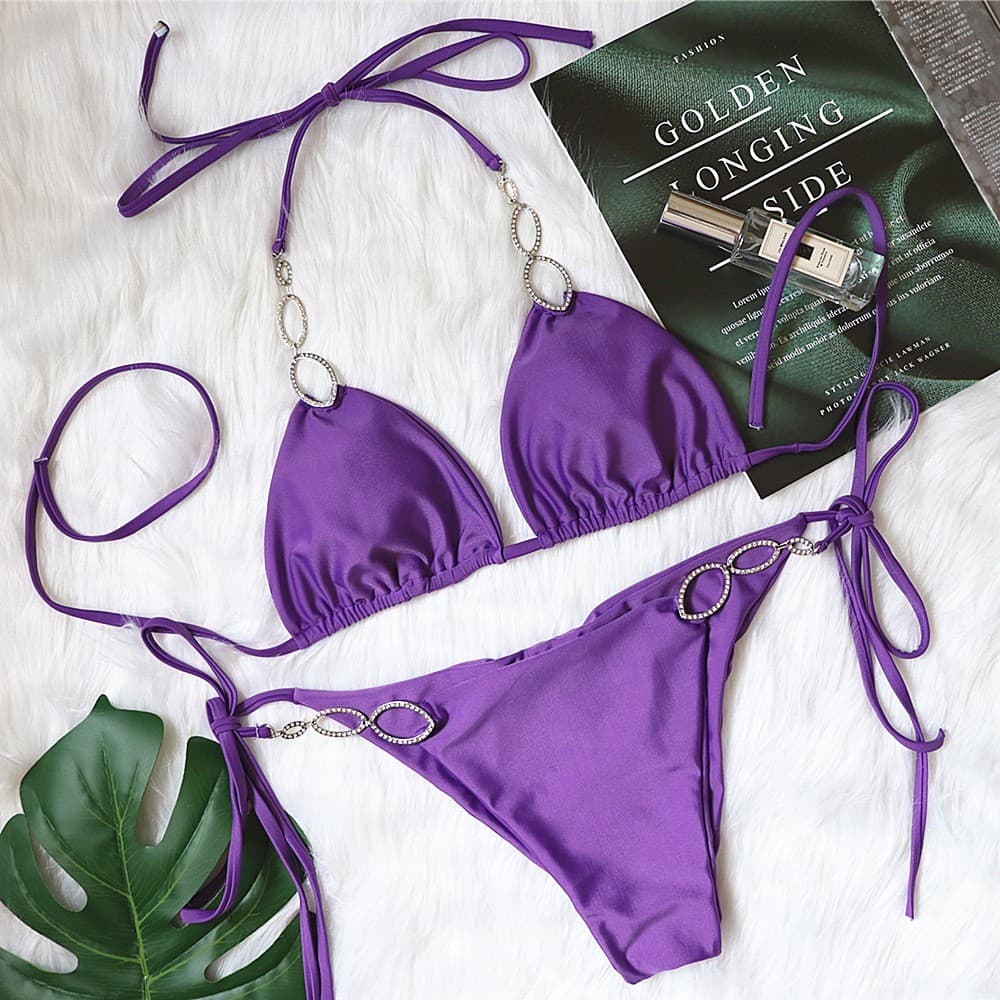 Biquíni com acessórios metálicos sensuais e strass, maiô feminino de duas peças em cor sólida com alças.