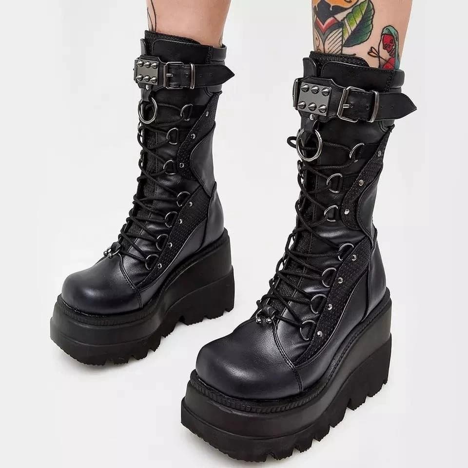 Botas Slope E Knight, Novas Botas Femininas de Estilo Punk Europeu-Americano com Sola Grossa e Cano Médio 8451