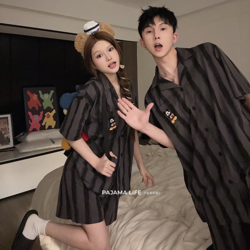 Versão coreana listrado dos desenhos animados Mickey casal pijamas verão puro algodão de manga curta estilo fino pode us