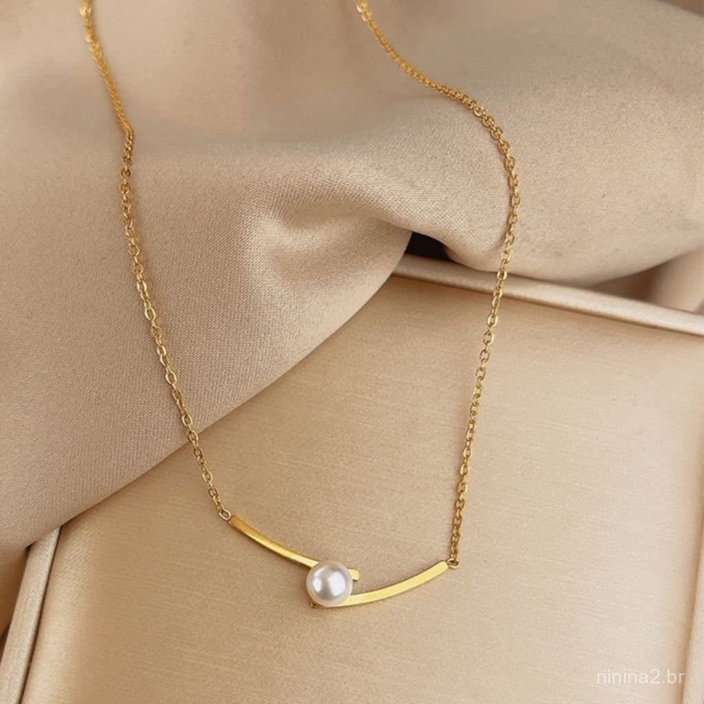Colar de pérolas simples, corrente de clavícula moderna para o verão, joia de nicho de luxo leve, aço titânio 18K.