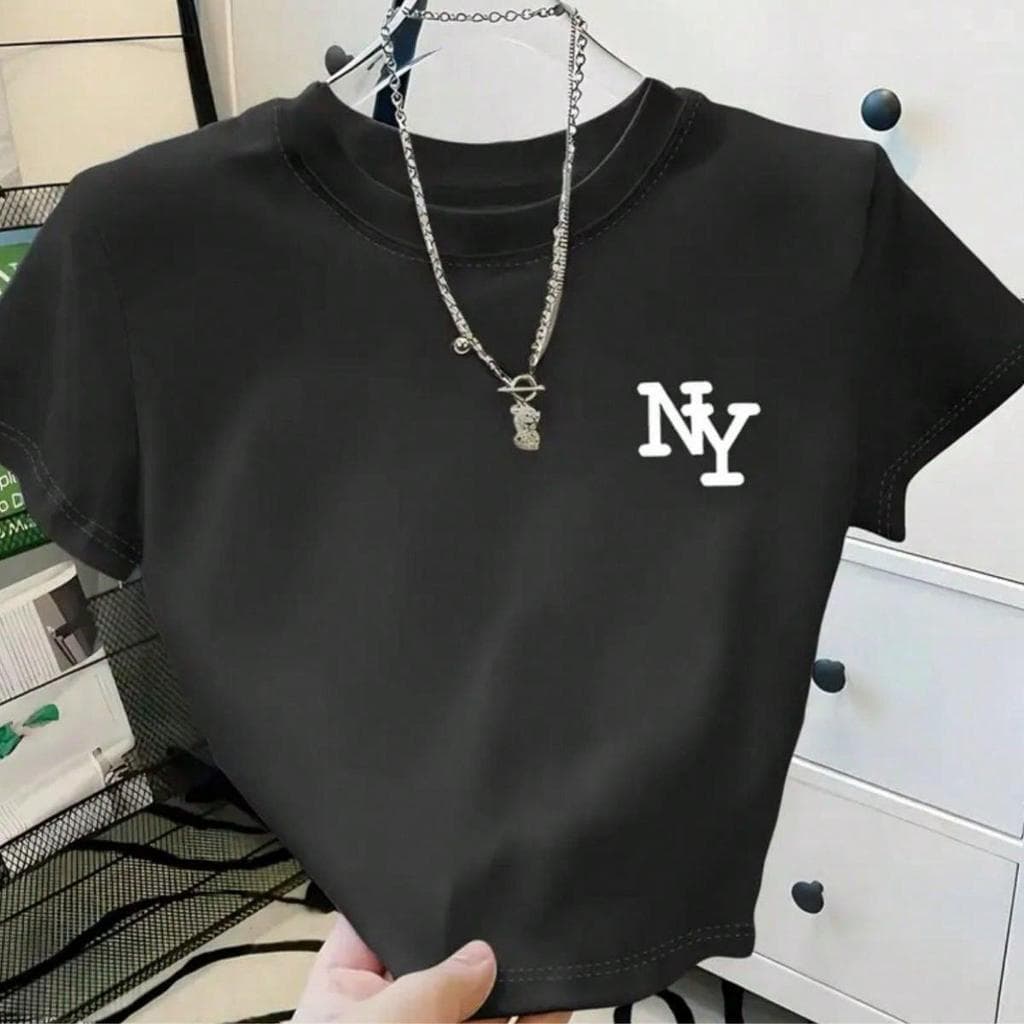 Cropped Camiseta Feminina em Tecido Leve de Algodão Gola Redonda NY Aproveite Moderno e Leve