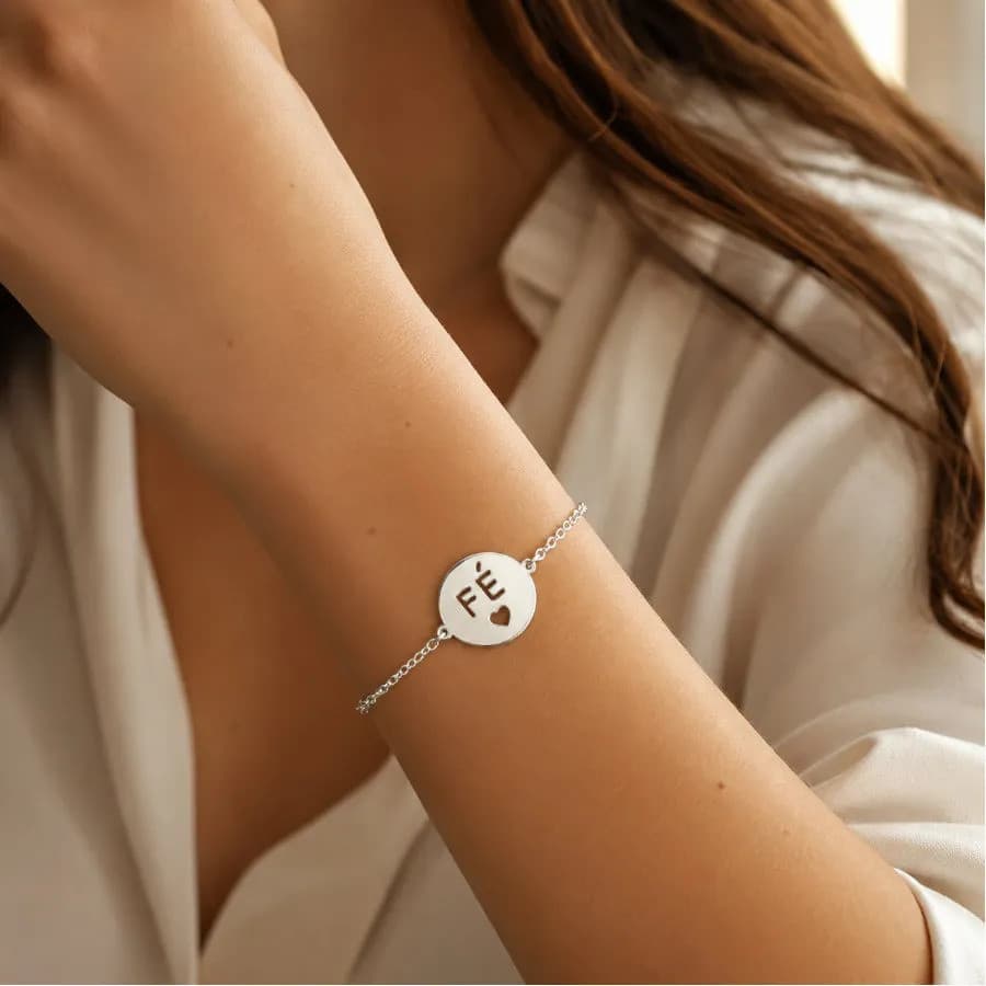 Pulseira Feminina Prata Pingente Fé e Coração Delicada Minimalista