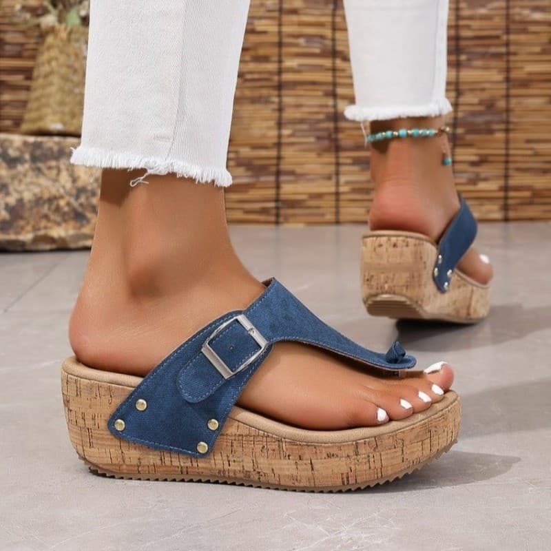 Plus Size Verão Sola Grossa Sapatos Femininos Saltos Inclinados Chinelos De Dedo Do Pé Cor Sólida Salto Alto Flip Flops