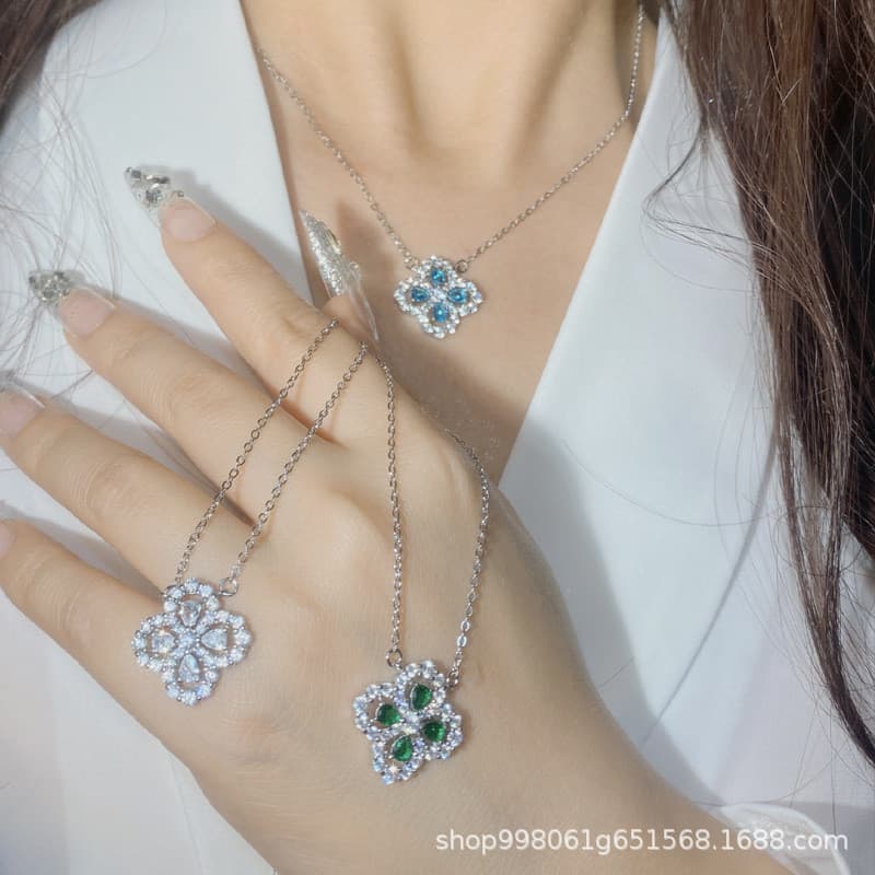 Versa Jewelry 22 Novo Produto: Pingente de Trevo de Quatro Folhas Banhado a Ouro Branco PT950 para Mulheres, Corrente de