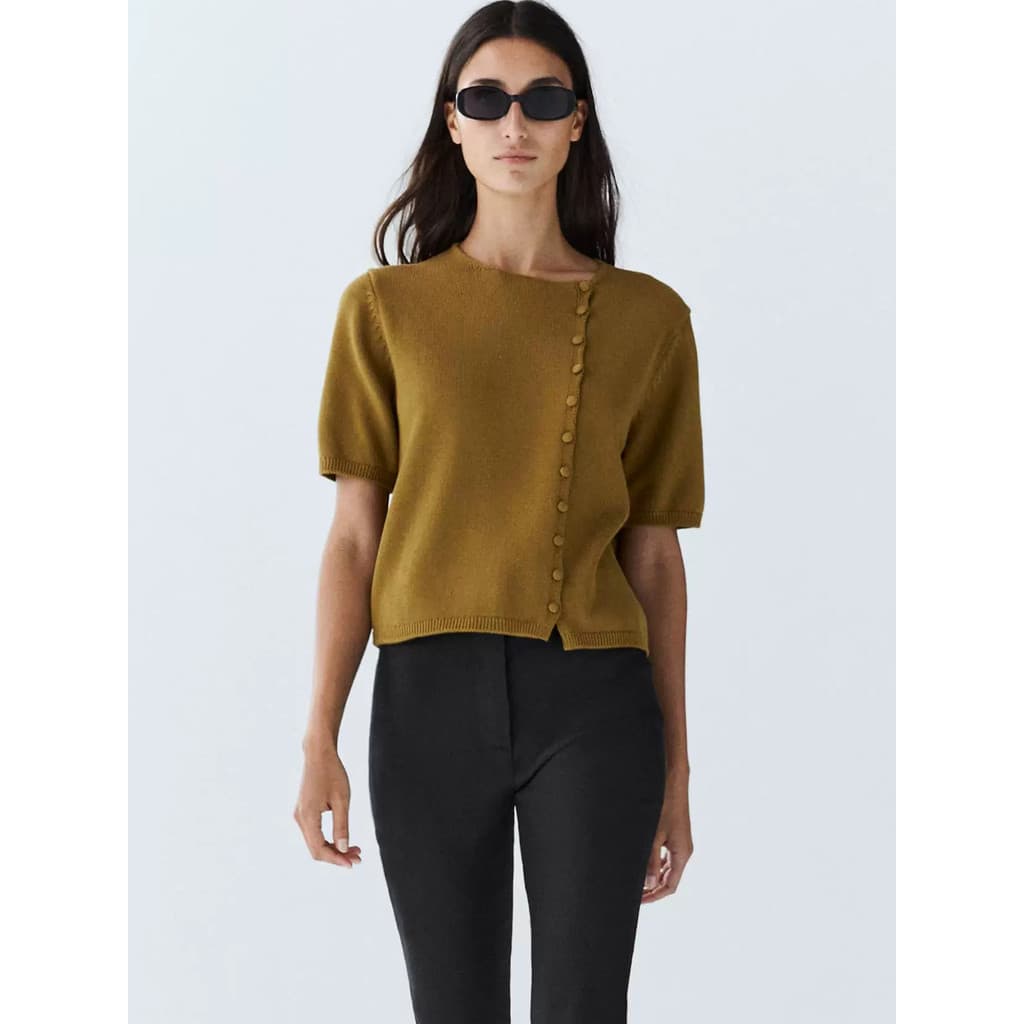 MD Feminino verão novo estilo francês High-End assimétrico em torno do pescoço de manga curta Cardigan de malha feminino