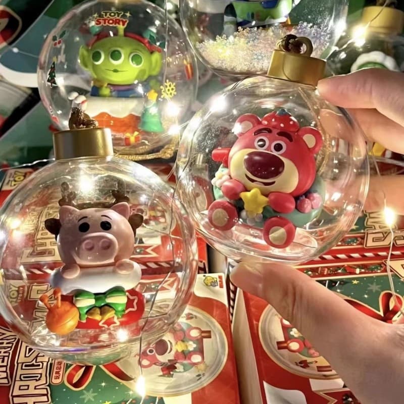 Genuíno Disney Toy Story natal surpresa bola mistério caixa três olhos morango urso pingente bonito presente