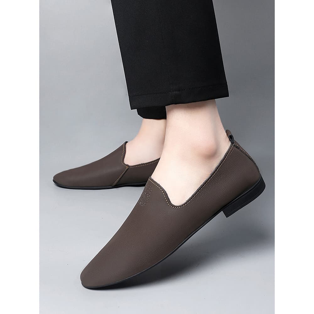 2026 novo estilo de couro genuíno sola macia sapatos de couro casuais masculinos dedo do pé apontado versão coreana ervi