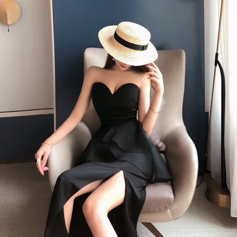 Vestido preto sem alças com um toque sofisticado, design em malha para cobrir a barriga, fenda e costas abertas, adequad