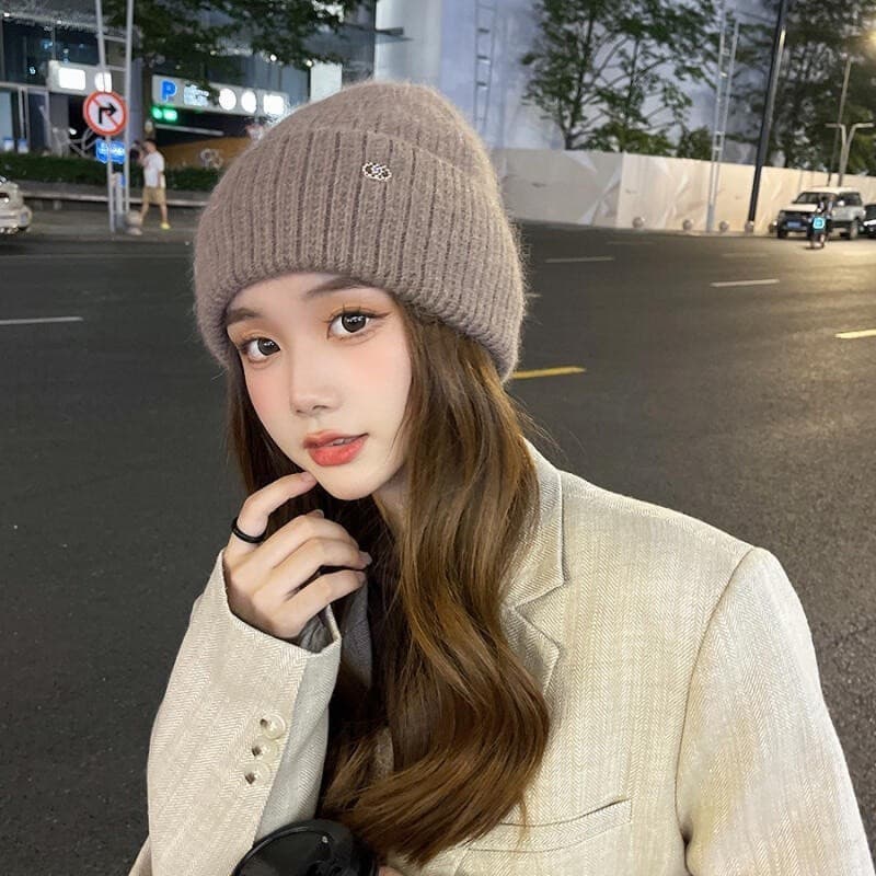 Gorro Elegante e Confortável com Cor Pura e Forro de Pelo de Coelho para Mulheres, Chapéu de Inverno Luxuoso e Versátil*