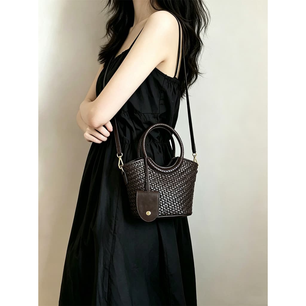 Casual Retro moda diversos pequeno saco feminino 2026 novo estilo luz luxo nicho High-End cesta vegetal saco do mensagei