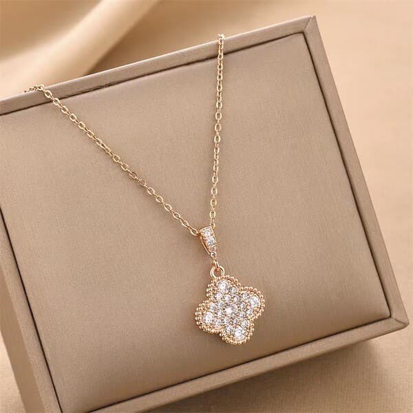 | 【bijuterias femininas】 | colar prata ☛Novo produto cheio de diamante trevo de quatro folhas colar feminino nicho luz p