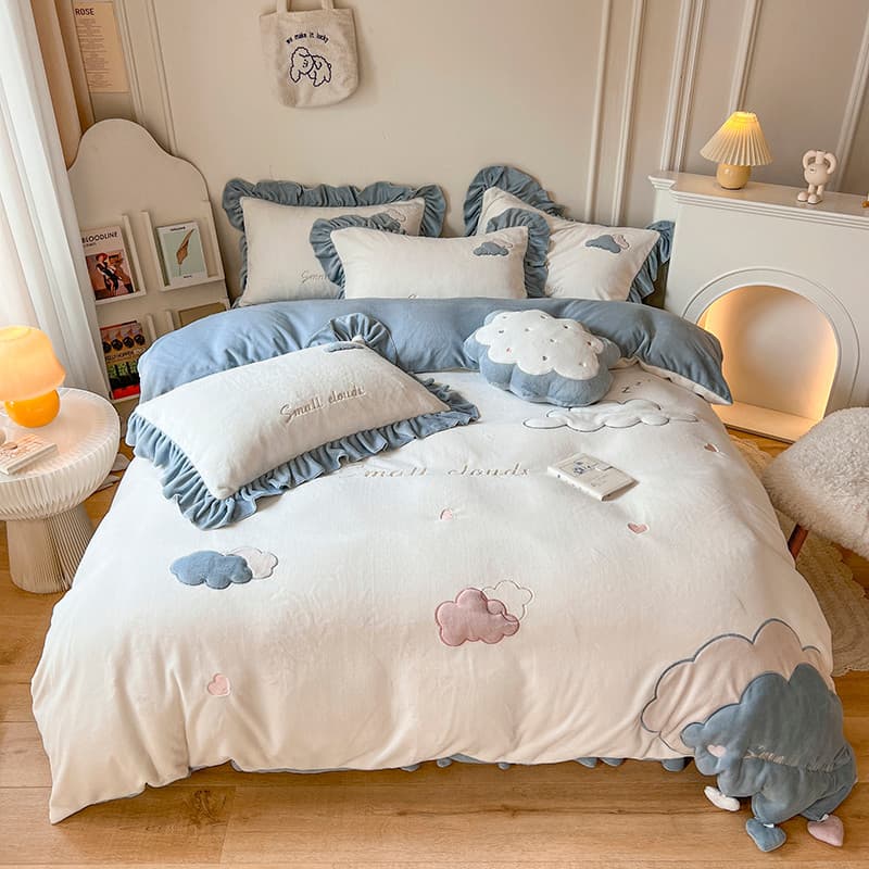Inverno quente menina coração cama conjunto de quatro peças estilo princesa leite Coral velo bordado colcha capa bebê ve
