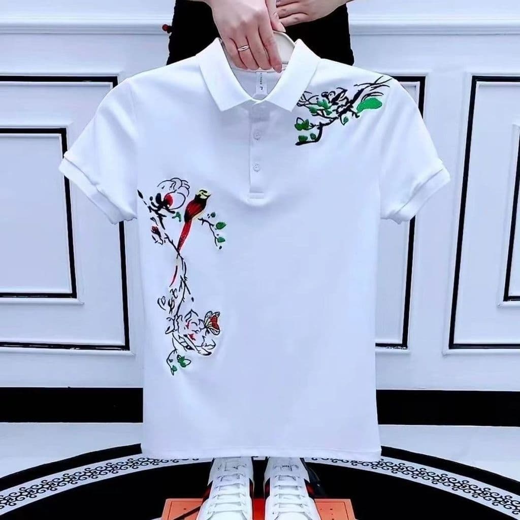 Camisa Polo masculina manga curta 2026 verão novo estilo bordado masculino fino ajuste estilo chinês lapela meia manga