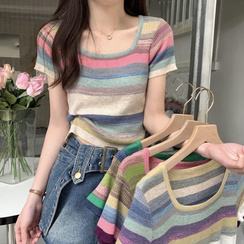 Verão estilo fino arco-íris listrado pescoço quadrado manga curta camiseta feminina Formal ombro fino-ajuste Kn