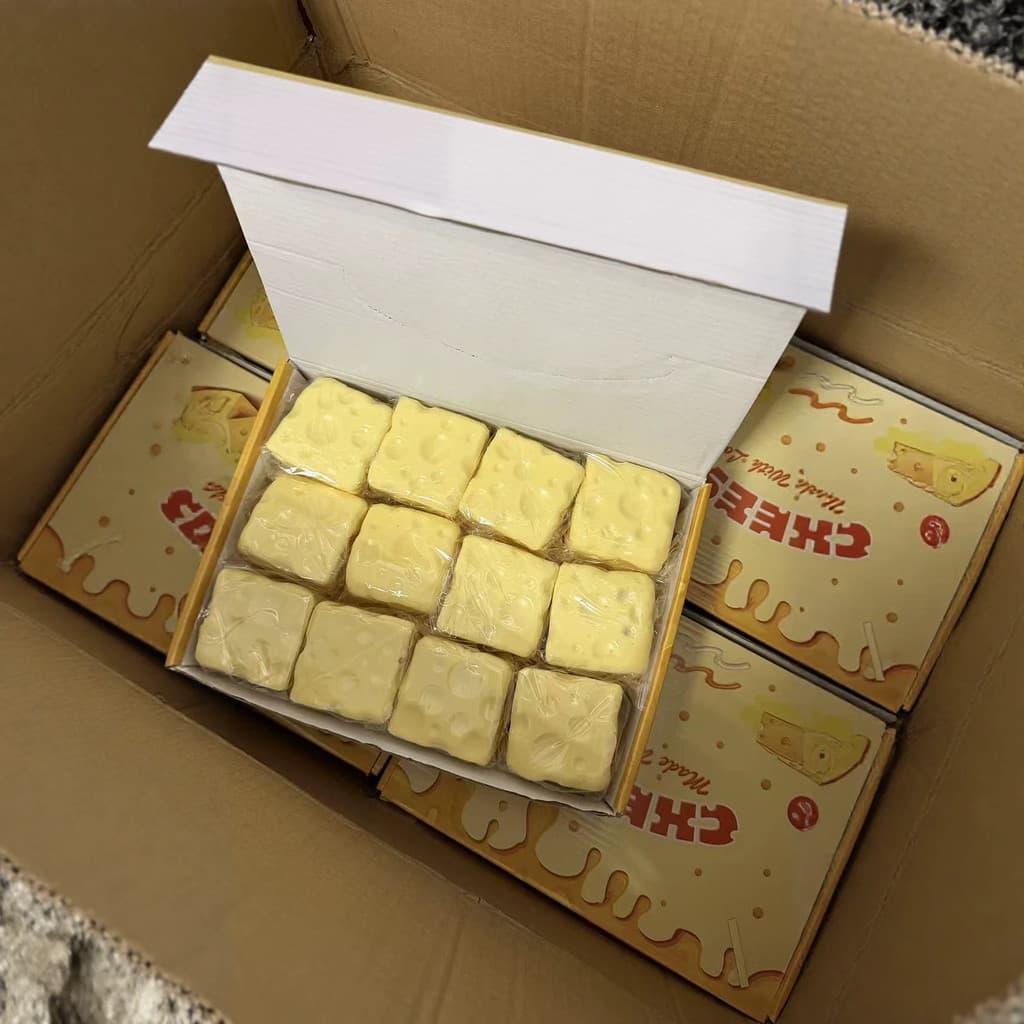 Brinquedo antiestresse em forma de pãozinho de queijo com efeito de retorno lento em PU UXYF