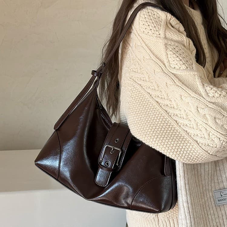 Novo Casual Retro All-Match Commuter nicho axilas saco de couro macio feminino portátil de um ombro saco do mensageiro